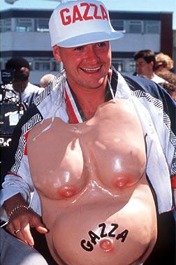Paul_Gascoigne_con_pancia_finta